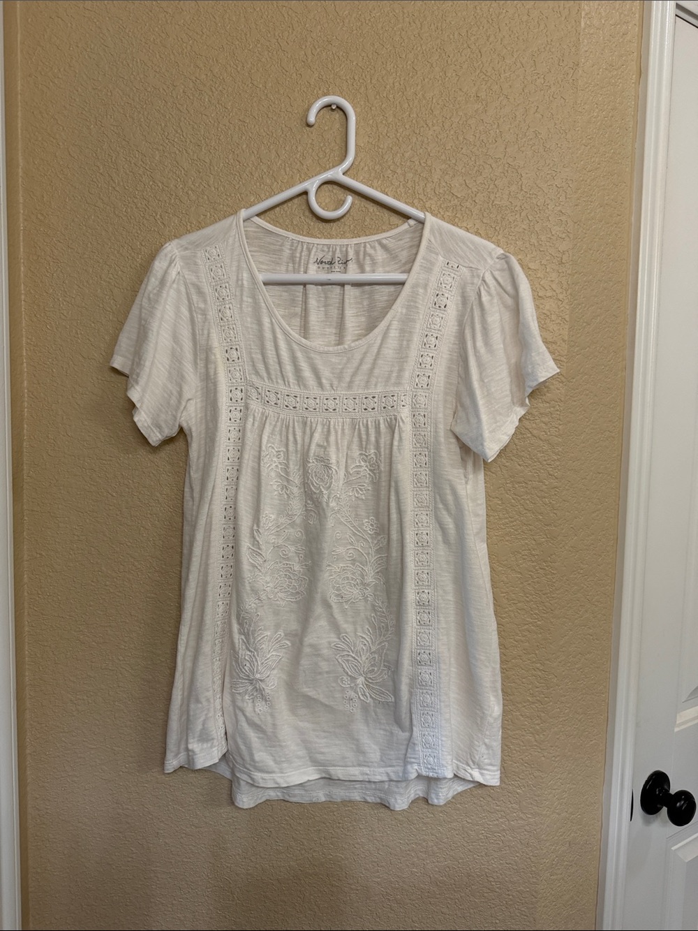 Women's White Embroidered Short Sleeve Top